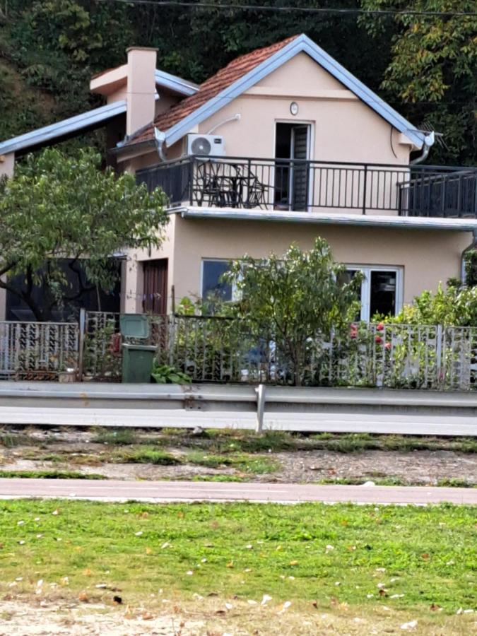 Apartmani Dordevic 골루바츠 외부 사진